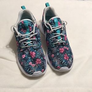 Men’s Nike roshe sneakers